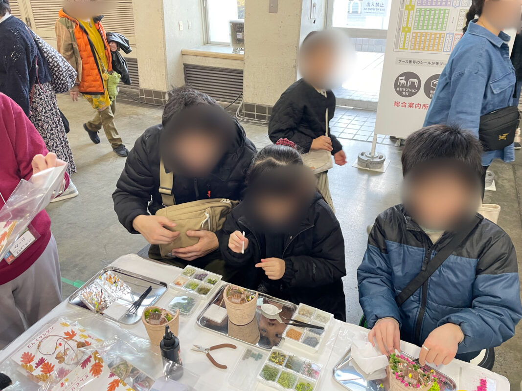 どんぐりレジンのワークショップ-2026名古屋ハンドメイドマルシェに出店風景